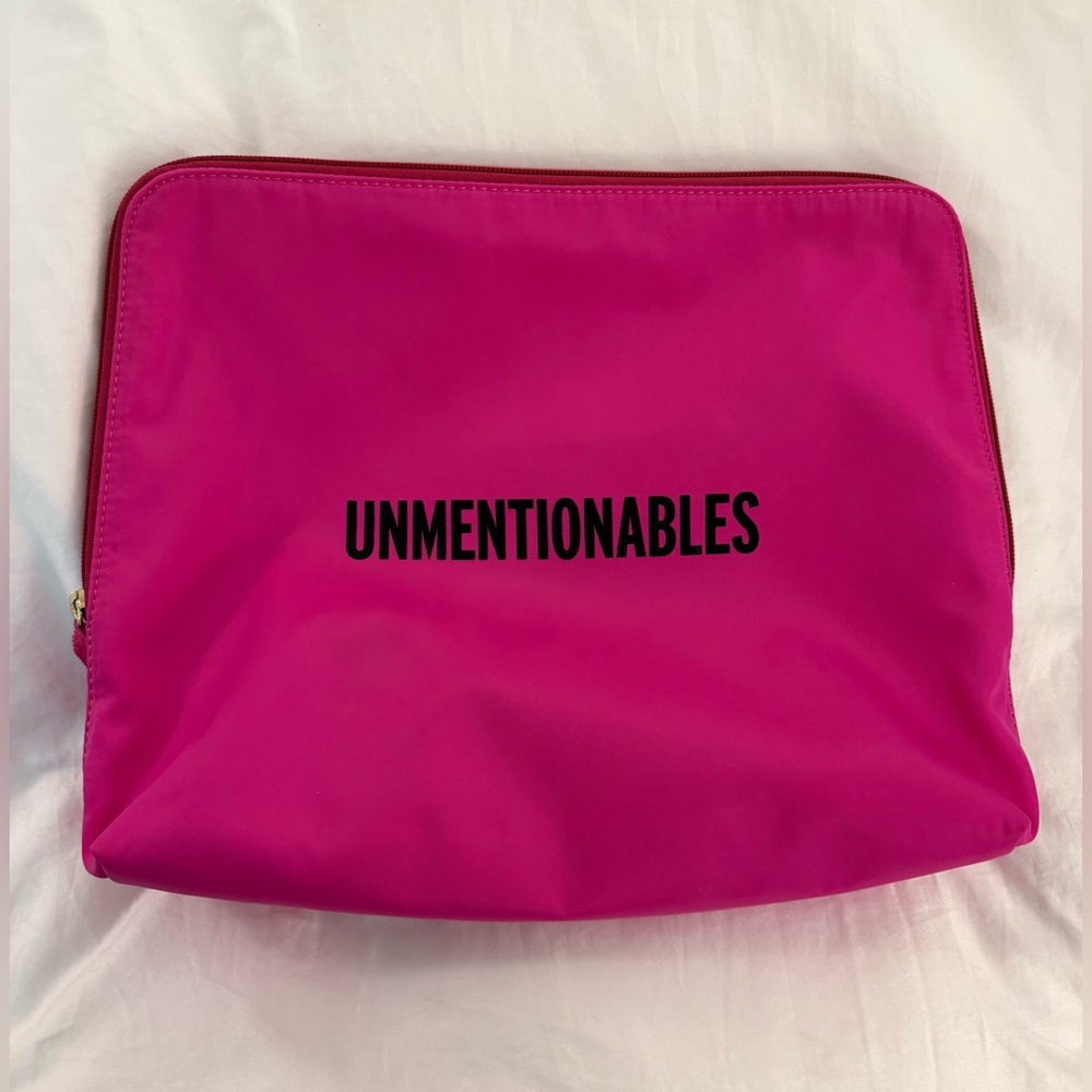 Kate Spade ♠️ Bon Voyage Dragon Pink
Unmentionables Lingerie Pouch Travel Bag